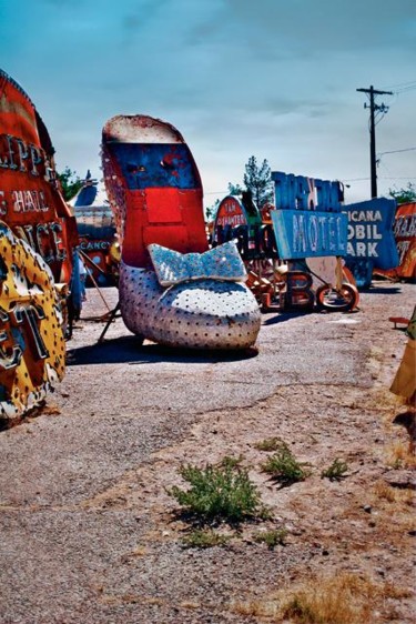 Photographie intitulée "A Really Big Shoe (…" par Richard Dodds, Œuvre d'art originale