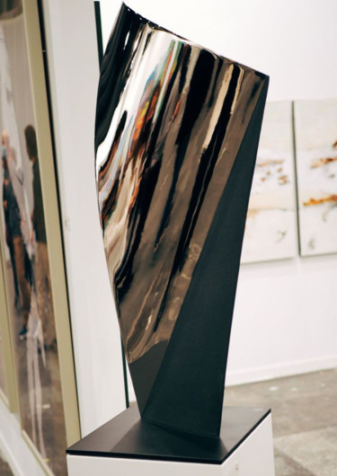 Sculpture titled "ESPACIO CURVO" by Ricky Reese, Original Artwork, Metals