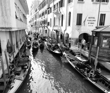 Фотография под названием "Gondola Rush Hour" - Richard Ward, Подлинное произведение искусства, Цифровая фотография
