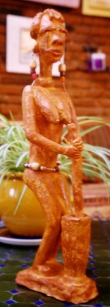 Sculpture intitulée "femme d'afrique" par Rina Curiel, Œuvre d'art originale