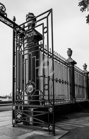 Photographie intitulée "The Garden Gate" par Rita Kapitulski, Œuvre d'art originale, Photographie numérique