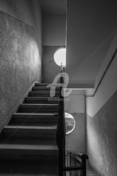 Fotografie getiteld "Staircase in Bauhau…" door Rita Kapitulski, Origineel Kunstwerk, Digitale fotografie