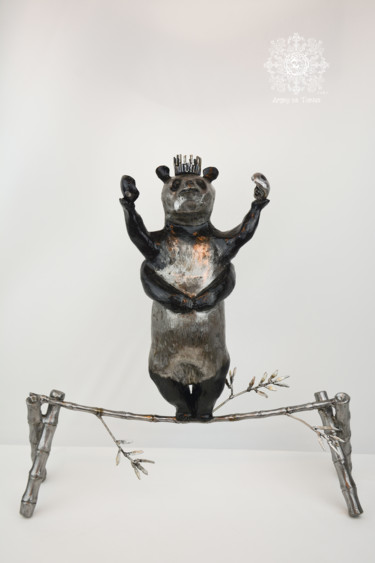 Scultura intitolato "Bamboo Panda by Art…" da Artiste Les Tordus, Opera d'arte originale, Metalli
