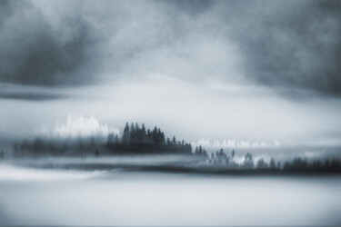 Grafika cyfrowa / sztuka generowana cyfrowo zatytułowany „Haunting Fog” autorstwa Robbi Ling Montgomery, Oryginalna praca, 2…