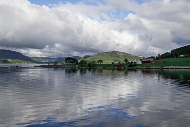 Фотография под названием "Coastal Norway" - Robbi Ling Montgomery, Подлинное произведение искусства, Цифровая фотография