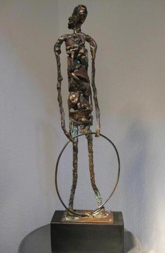 Sculpture intitulée "Jeune Fille au Cerc…" par Robert Chevalier, Œuvre d'art originale
