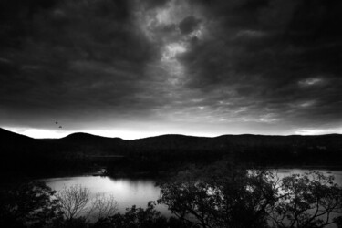 Fotografía titulada "Sunset on the Hudson" por Robert D Atkinson, Obra de arte original, Fotografía digital