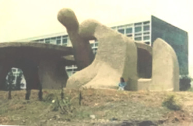 Skulptur mit dem Titel "le Dolmen sculpture…" von Robert Labor, Original-Kunstwerk, Beton