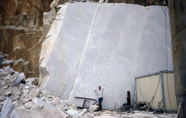 Fotografie getiteld "Carrara Quarry" door Robert Winslow, Origineel Kunstwerk, Film fotografie