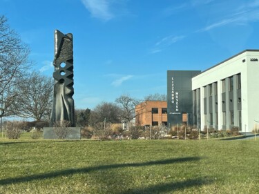 Skulptur mit dem Titel "Totem" von Robert Winslow, Original-Kunstwerk, Stein