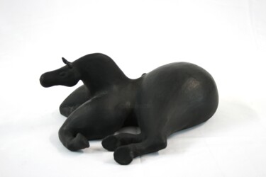 Sculptuur getiteld "Resting horse 1" door Roberto Barbuti, Origineel Kunstwerk, Terra cotta