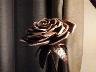 Sculptuur getiteld "Spiral Stem Copper…" door Roberto.Johnny, Origineel Kunstwerk, Metalen Gemonteerd op Houten paneel