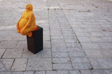 Скульптура под названием "Ininquietud" - Roberto Rivas, Подлинное произведение искусства, Смола
