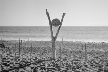 Fotografie mit dem Titel "totem del sole" von Roberto Ferrero, Original-Kunstwerk, Analog Fotografie