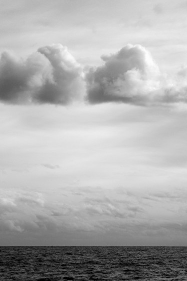 Fotografie getiteld "la nuvola sul mare" door Roberto Ferrero, Origineel Kunstwerk, Digitale fotografie