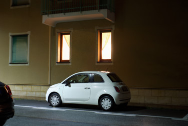 Photographie intitulée "la 500 sotto casa" par Roberto Ferrero, Œuvre d'art originale, Photographie numérique