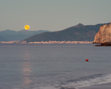 Fotografia intitolato "alba di luna" da Roberto Ferrero, Opera d'arte originale, Fotografia digitale