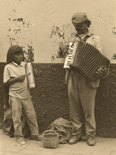 Photography titled "musicisti di otavalo" by Roberto Ferrero, Original Artwork, Analog photography