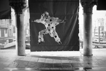 Photographie intitulée "dalmata giocherello…" par Roberto Ferrero, Œuvre d'art originale, Photographie argentique