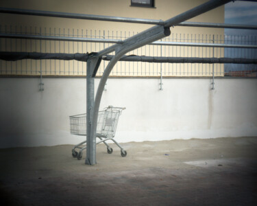 Photographie intitulée "carrello supermerca…" par Roberto Ferrero, Œuvre d'art originale, Photographie numérique