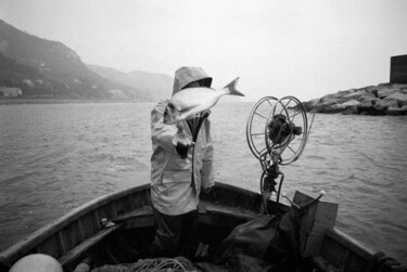 Photographie intitulée "l'orata e il pescat…" par Roberto Ferrero, Œuvre d'art originale, Photographie argentique