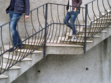 Photographie intitulée "discendere le scale" par Roberto Ferrero, Œuvre d'art originale, Photographie numérique
