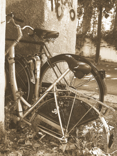 Fotografie mit dem Titel "biciclette dimentic…" von Roberto Ferrero, Original-Kunstwerk, Digitale Fotografie