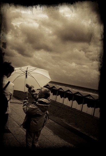 Photography titled "Le parapluie" by Robin Santus, Original Artwork