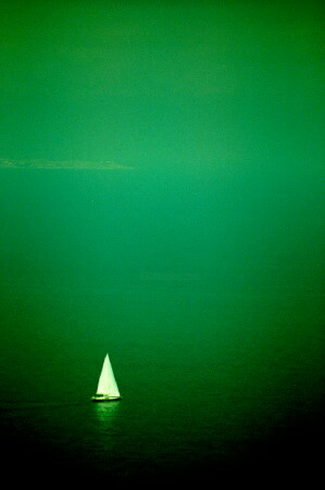 Fotografie mit dem Titel "Solitary sailing" von Robin Vandenabeele, Original-Kunstwerk