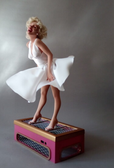 Sculpture titled "Marilyn Monroe subw…" by Rock Portraits By Larisa Churkina, Original Artwork, Plastic