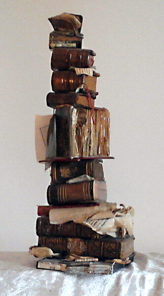 Sculpture titled "Colonne livres anci…" by Rodart, Original Artwork, Leather