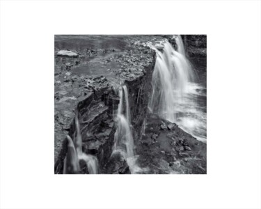 Photography titled "Waterfall" by Rodman, Original Artwork, Digital Photography Mounted on Cardboard