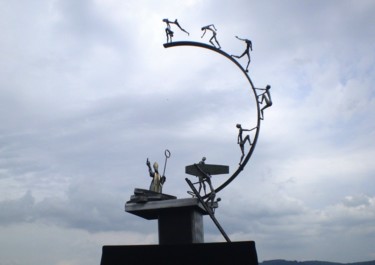 Sculpture titled "Saute la vie" by Roger Peulvey, Original Artwork, Metals