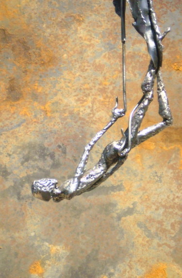 「Icare (la chute)」というタイトルの彫刻 Roger Peulveyによって, オリジナルのアートワーク, 金属