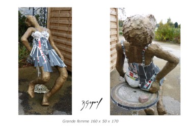 Sculpture titled "grande femme" by Roger Gicquel, Original Artwork, Mosaic
