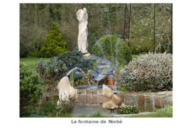 Scultura intitolato "la-fontaine-de-niob…" da Roger Gicquel, Opera d'arte originale, Pietra