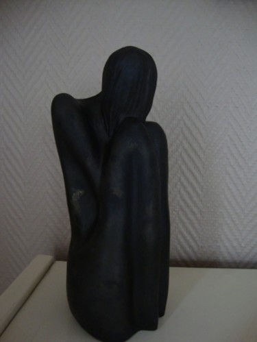 Sculpture titled "Petite femme" by Marierf, Original Artwork, Terra cotta