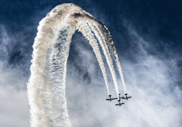 Photographie intitulée "Smoky Planes" par Rohit Kamboj, Œuvre d'art originale, Photographie numérique