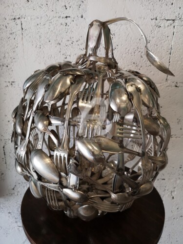 Sculpture titled "Pomme" by Issro, Original Artwork, Metals