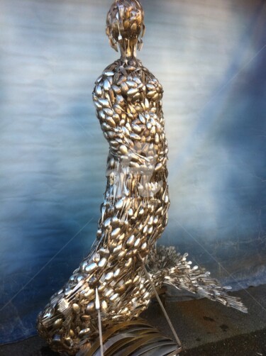 Sculpture titled "Sirene" by Issro, Original Artwork, Metals