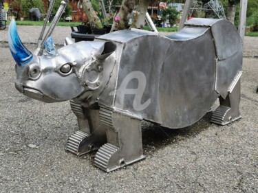 Sculpture intitulée "Rhinoceros banc pub…" par Issro, Œuvre d'art originale, Acier inoxydable