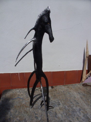 Escultura intitulada "cavalo maluco" por El Rei, Obras de arte originais, Madeira