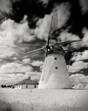 Fotografia intitolato "Ervita Windmill" da Romeo Koitmäe, Opera d'arte originale, fotografia a pellicola