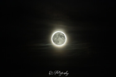 Photographie intitulée "La lune" par Romuald Crusson (RC.Photography), Œuvre d'art originale, Photographie numérique