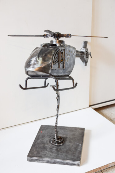 Sculpture titled "Helicoptero Policia…" by Roque Alaniz, Original Artwork, Metals