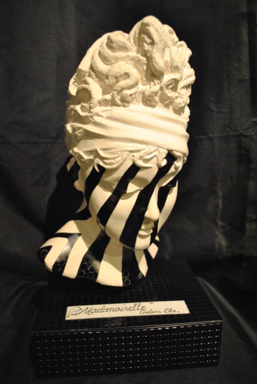 Sculptuur getiteld "Mademoiselle" door Rosa, Origineel Kunstwerk, Gips