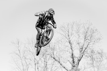 Photographie intitulée "Saut" par Rosalina Vaz, Œuvre d'art originale, Photographie numérique