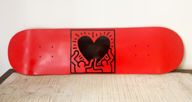 Scultura intitolato "Skate Radiant Heart" da Rose, Opera d'arte originale, Legno Montato su Pannello di legno