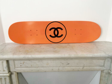 Sculpture intitulée "Skate Chanel Orange" par Rose, Œuvre d'art originale, Bois