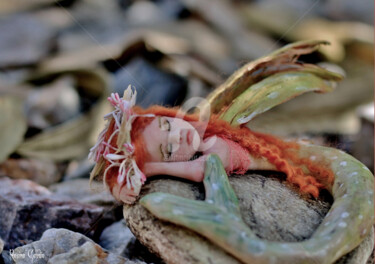 Escultura intitulada "The little mermaid" por Rosina Gaudio, Obras de arte originais, Cerâmica